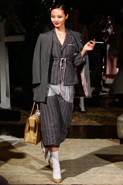 Look 16